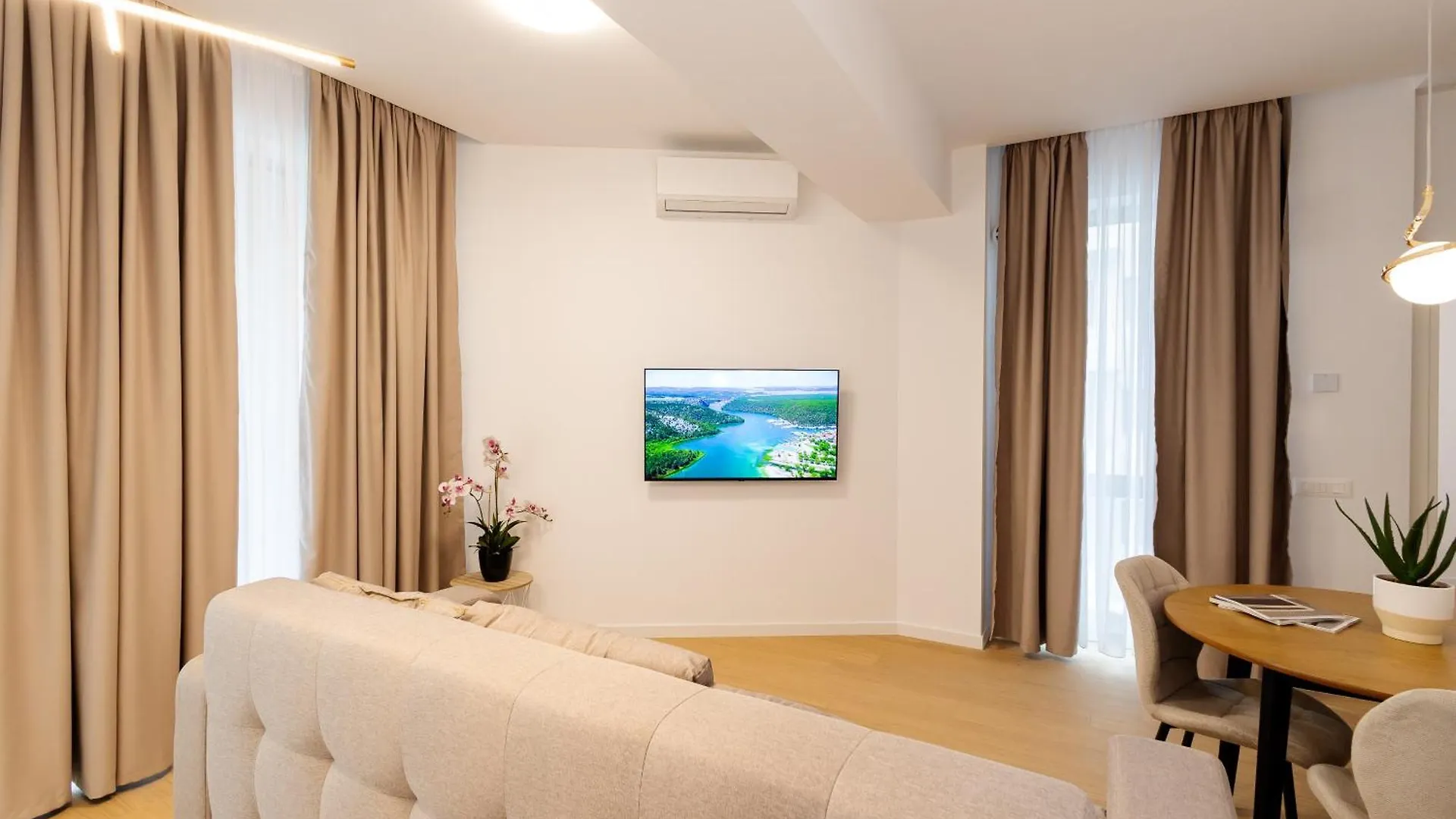 Central Suites Bukarest 0*,