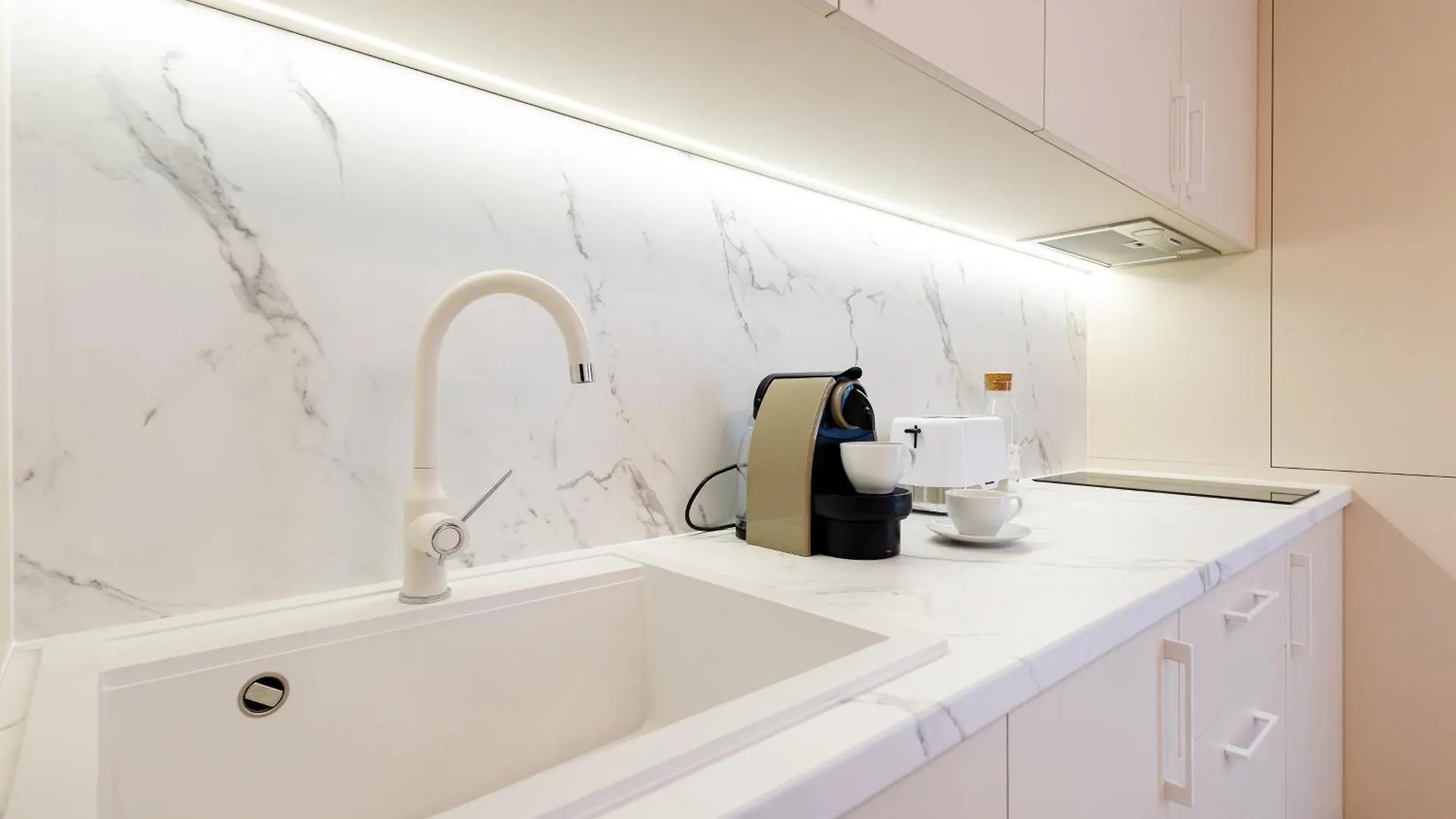 Central Suites Bukarest 0*,