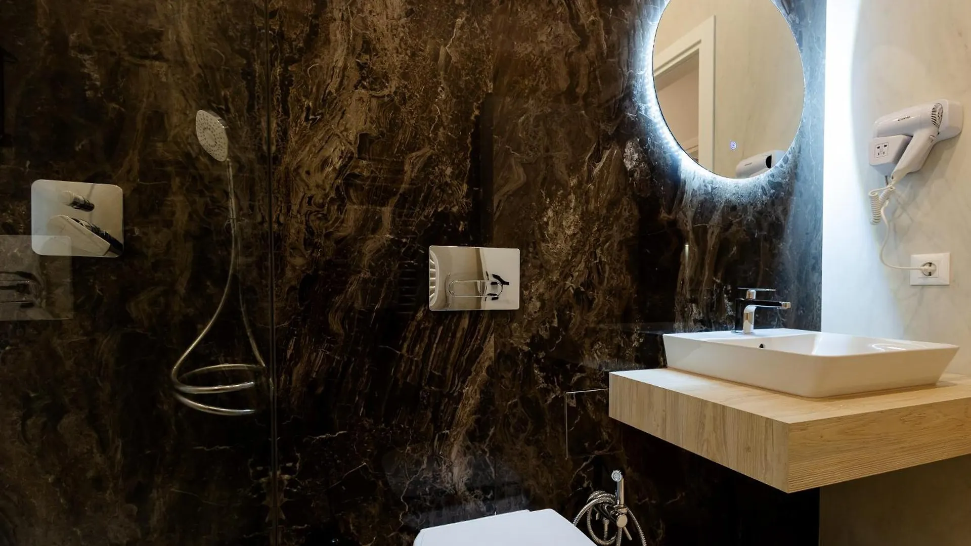 Central Suites Bucharest 0*,  Romania